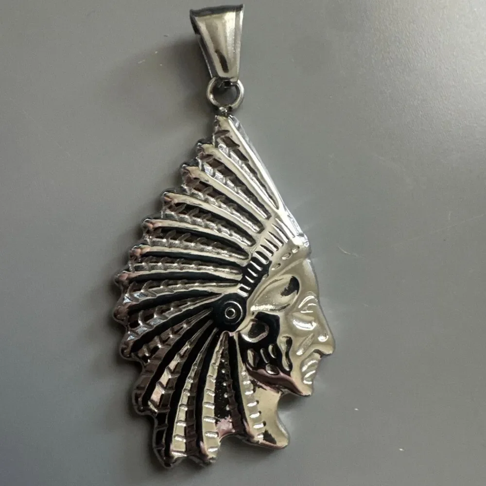 Native Chief Head Face North America Pendant  Silver Plated 24 Inch Chain Indian
